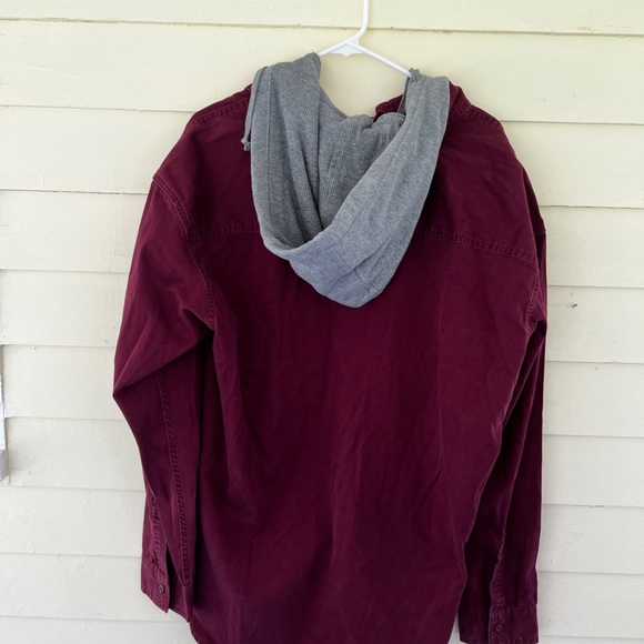 **NWT** AMERICAN EAGLE Red Hooded Button Down Shirt - Picture 7 of 8